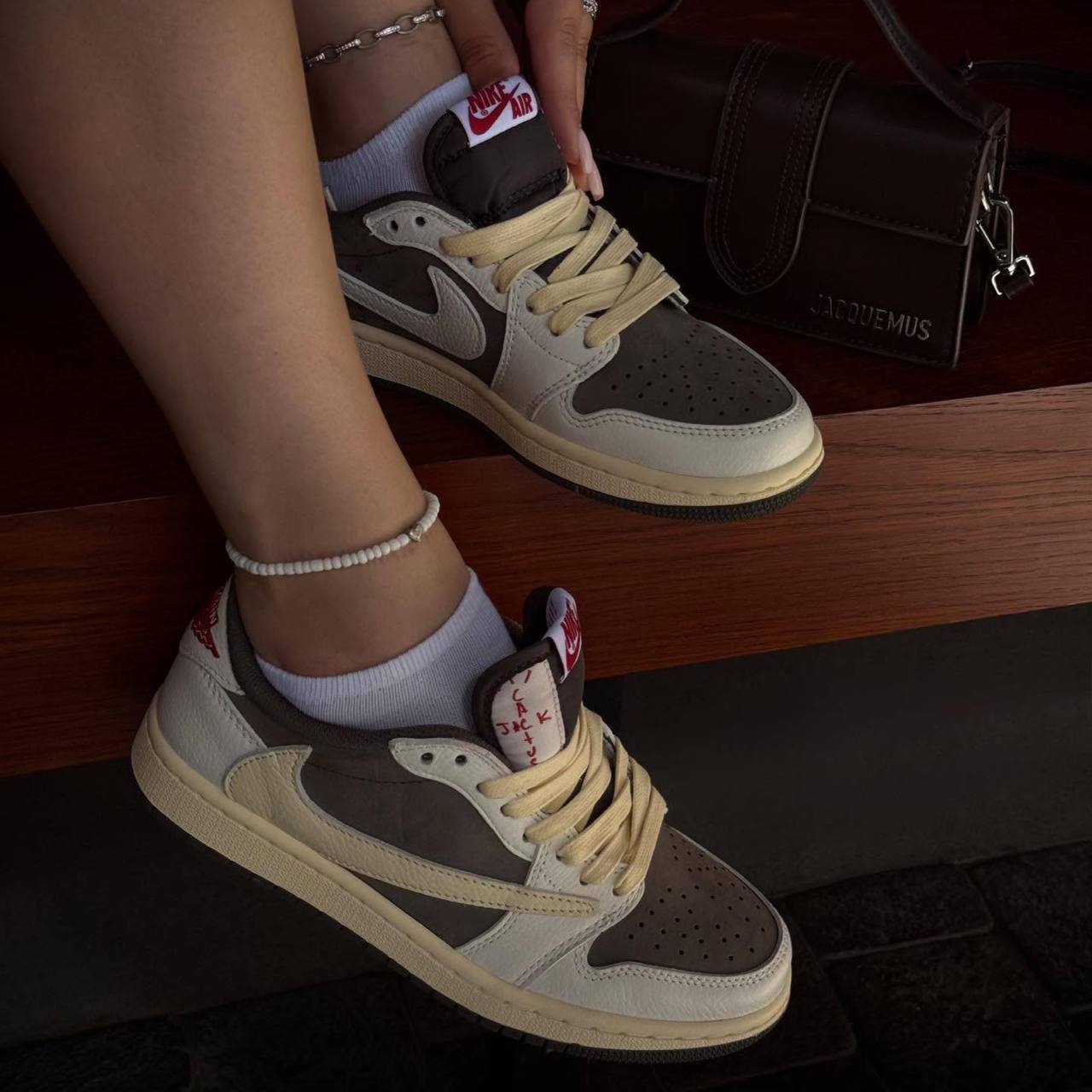 جردن 1 ترویس اسکات موکا Nike Air Jordan 1Travis Scott Mocha 205