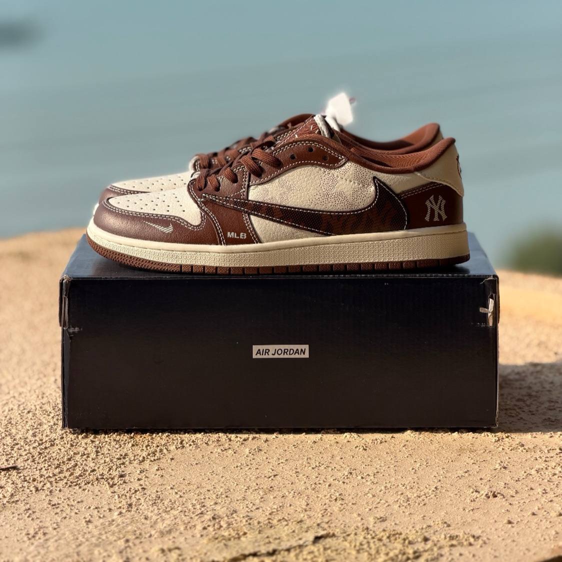 جردن 1 ترویس اسکات Nike Air Jordan 1Travis Scott 219