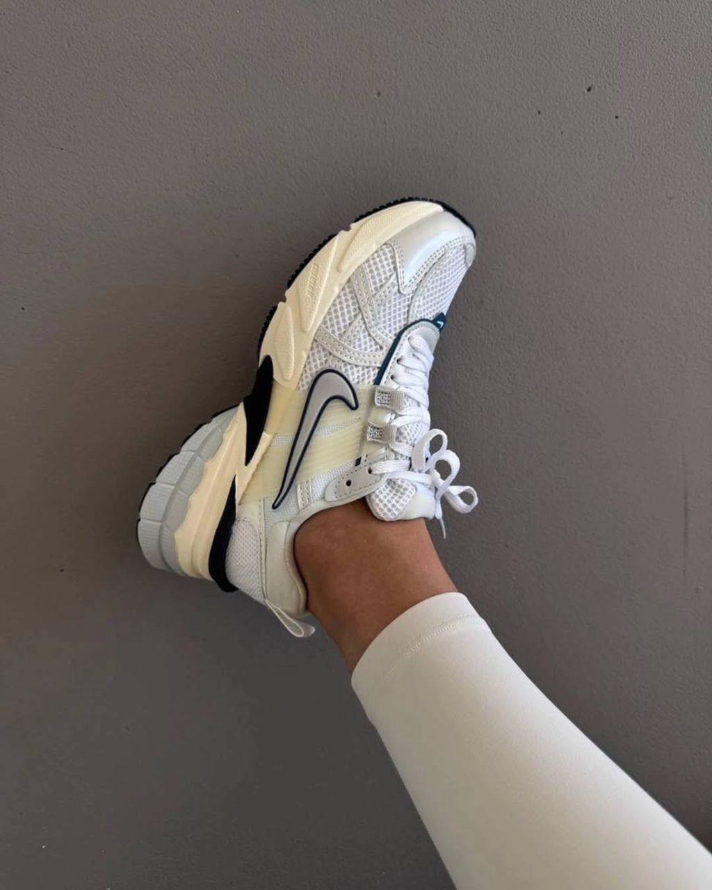 نایک وی تو کی ران Nike v2k run کد 11517